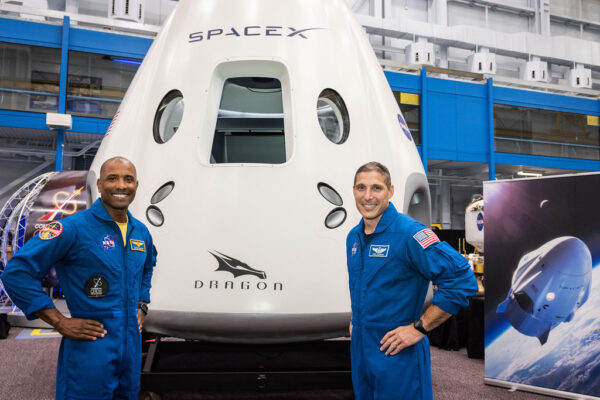 Boeing Starliner vs SpaceX Dragon